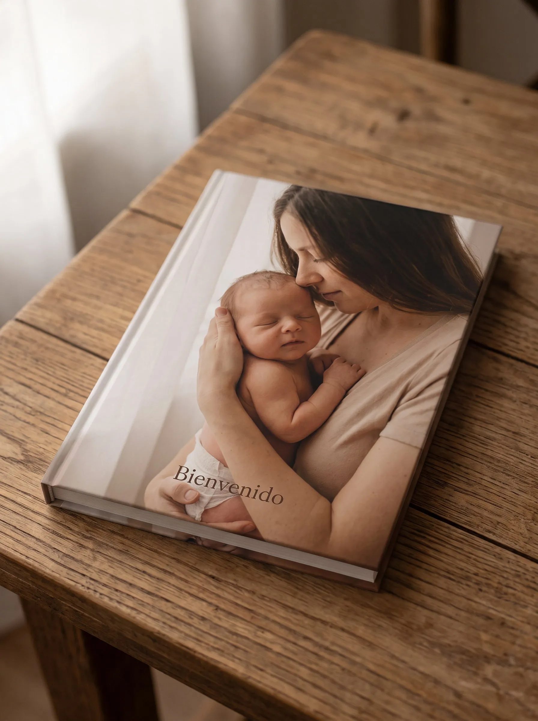 Fotolibro de bebé en formato vertical Retrato Clásico 21×30 cm