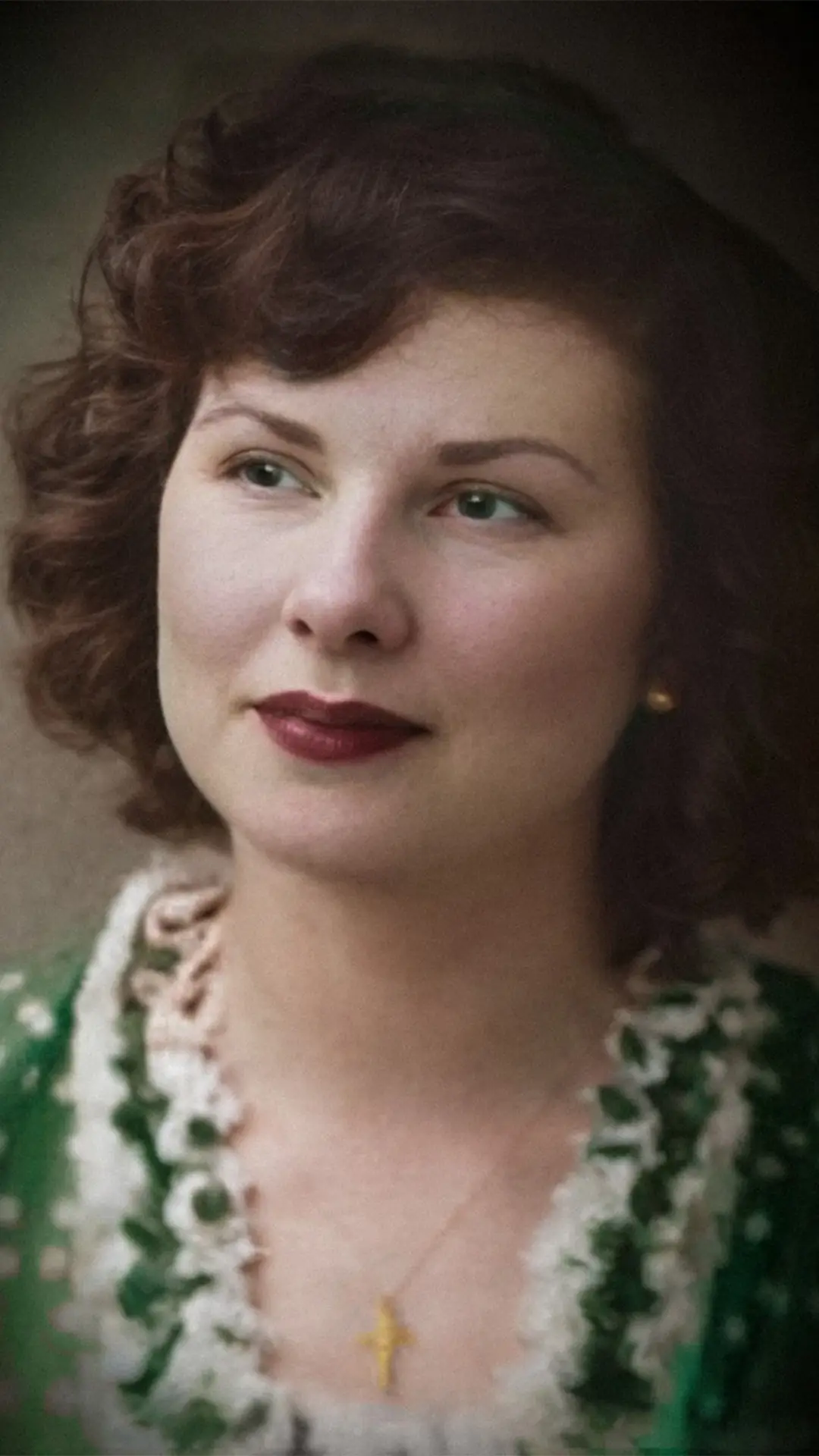 Restauración de retrato de perfil: Eliminación de desenfoque y reconstrucción de texturas - Después