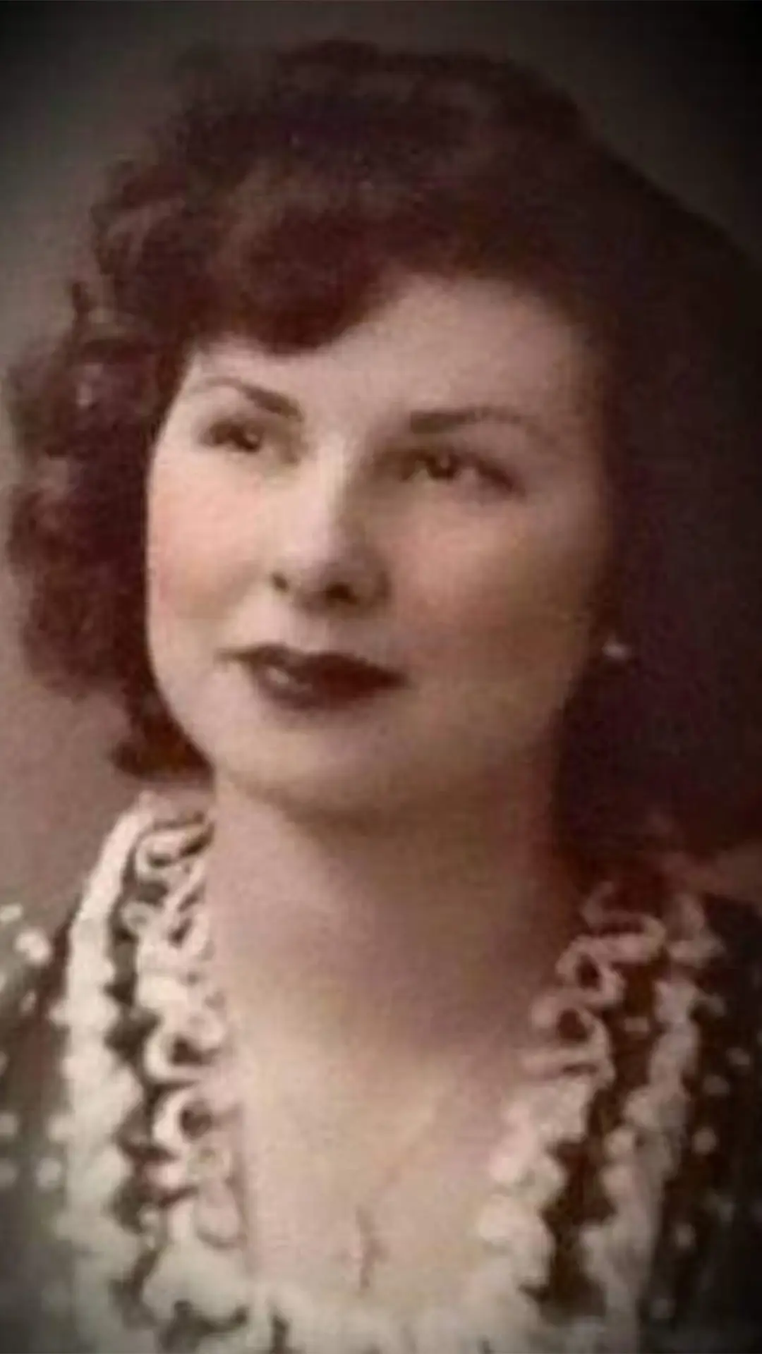 Restauración de retrato de perfil: Eliminación de desenfoque y reconstrucción de texturas - Antes