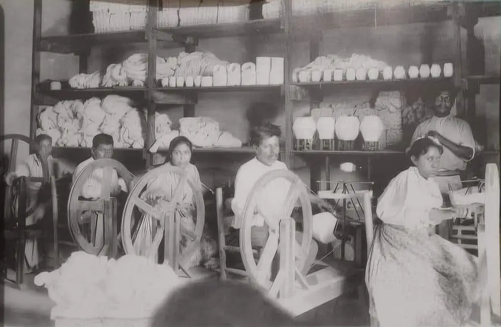 Restauración y colorización de fábrica textil 1900 Nuevo León - Antes