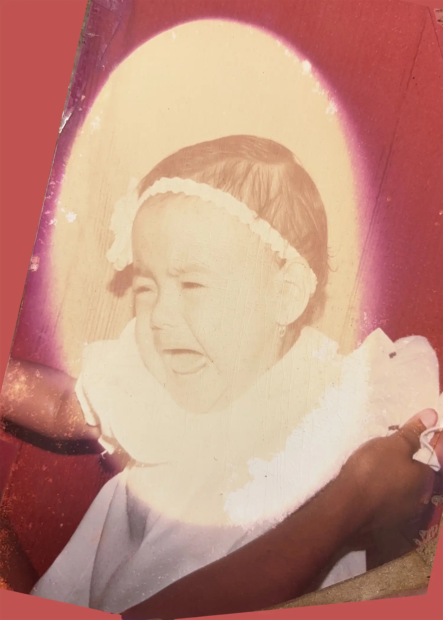 Restauración extrema de bebé con rostro desvanecido en PixelPages - Antes