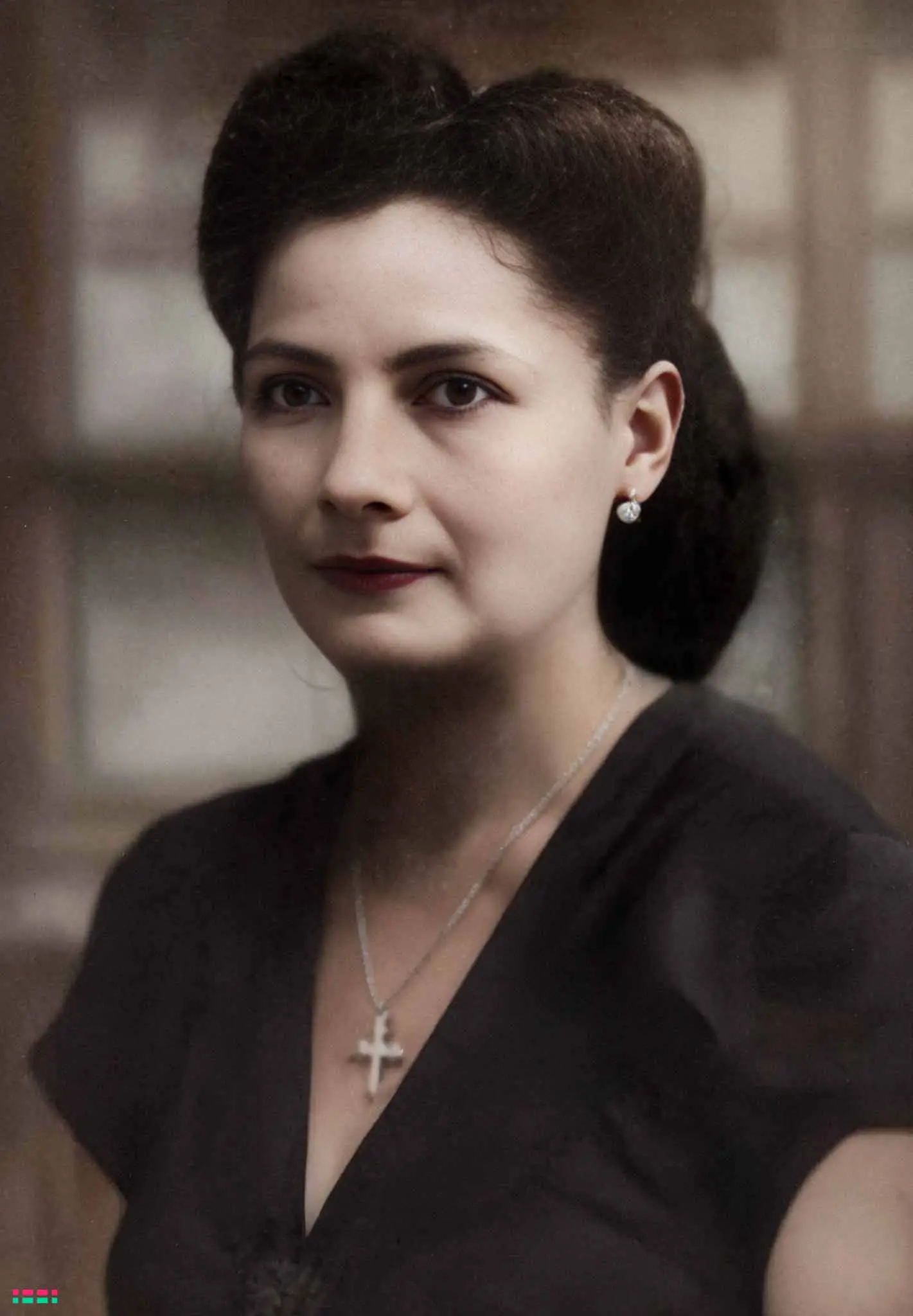 Foto antigua con grietas medias antes y después de restauración profesional - Después