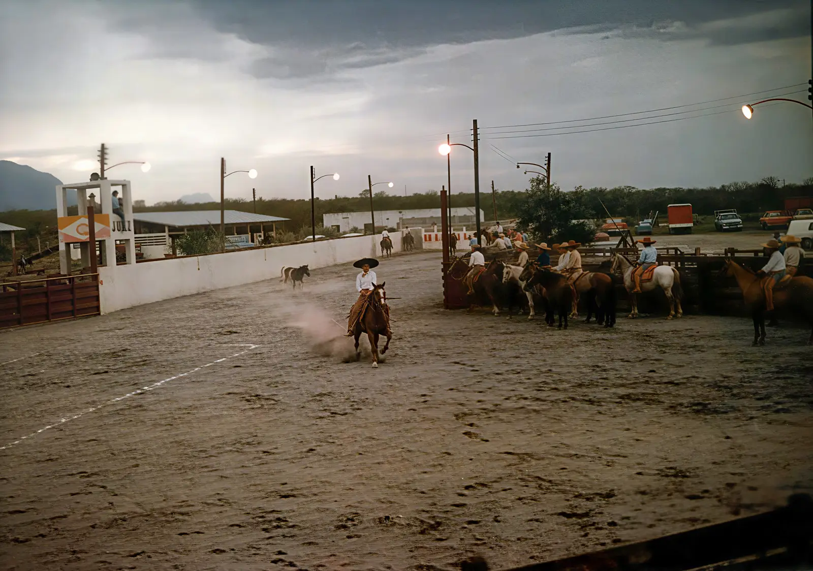 Restauración de foto del Lienzo Charro Cadereyta 1978, después