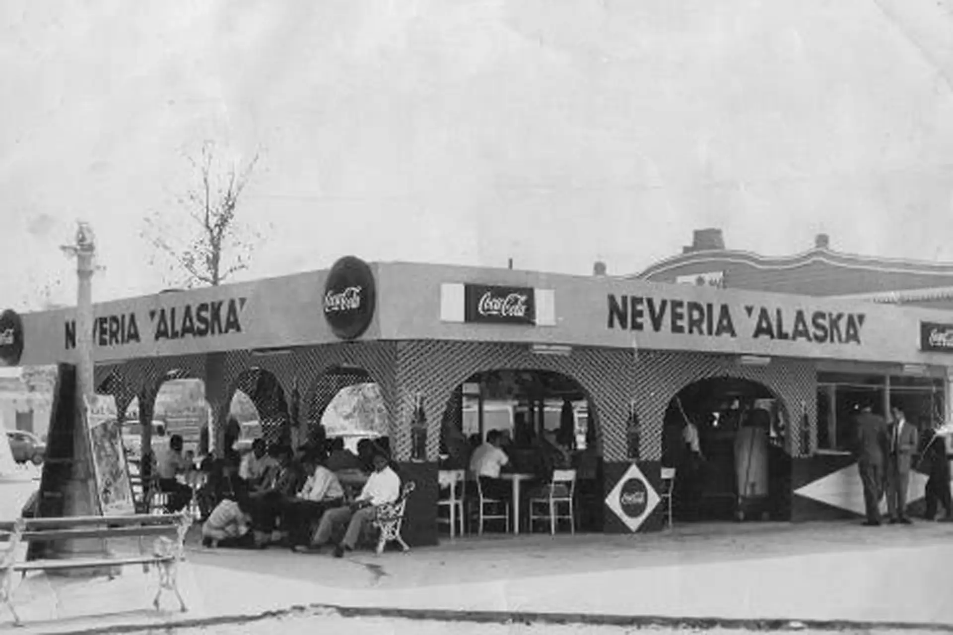 Restauración profesional de la Nevería Alaska en Cadereyta Jiménez por PixelPages - Antes