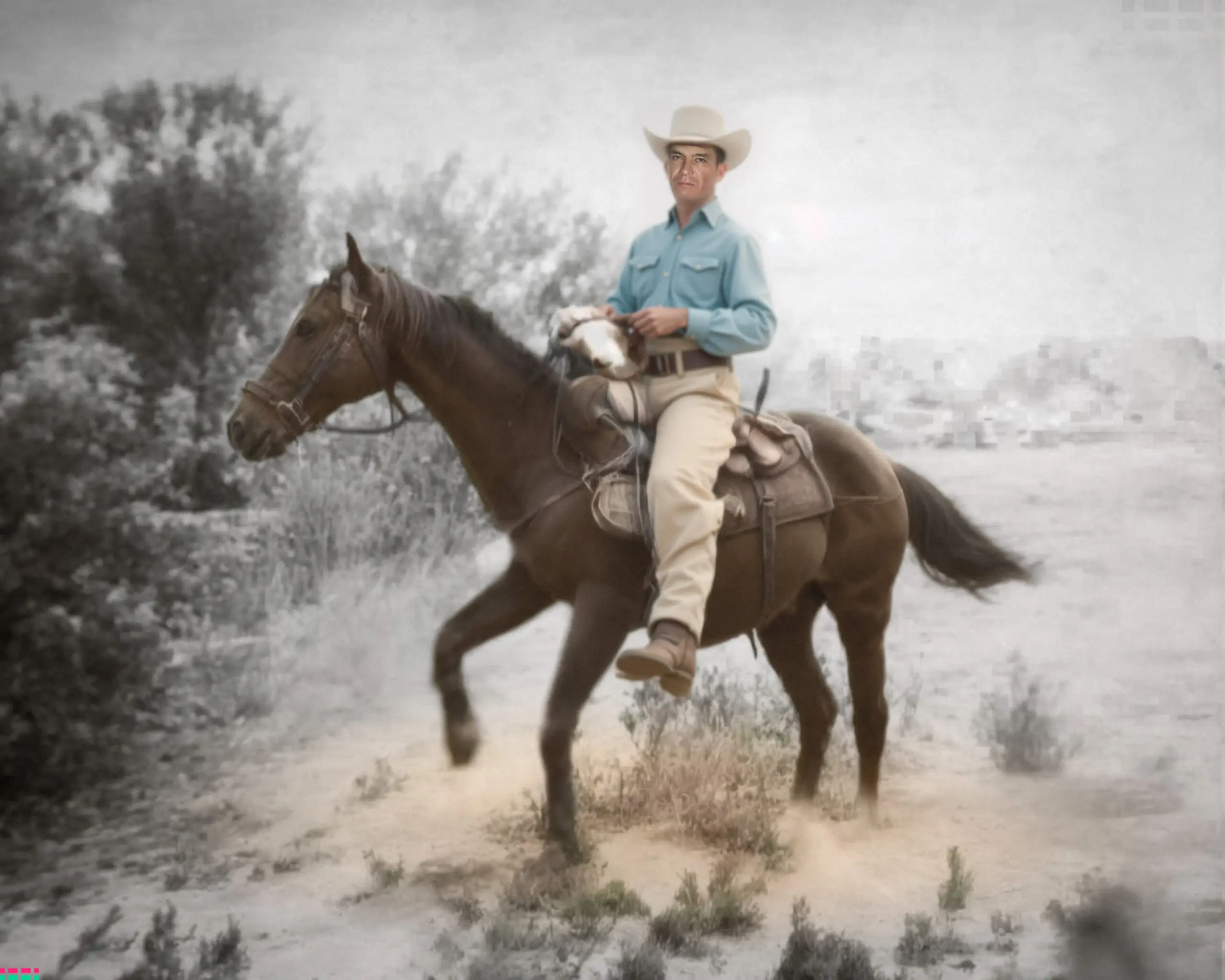 Retrato de jinete a caballo, foto antigua con daño severo antes y después de reconstrucción facial por PixelPages - Después - Después